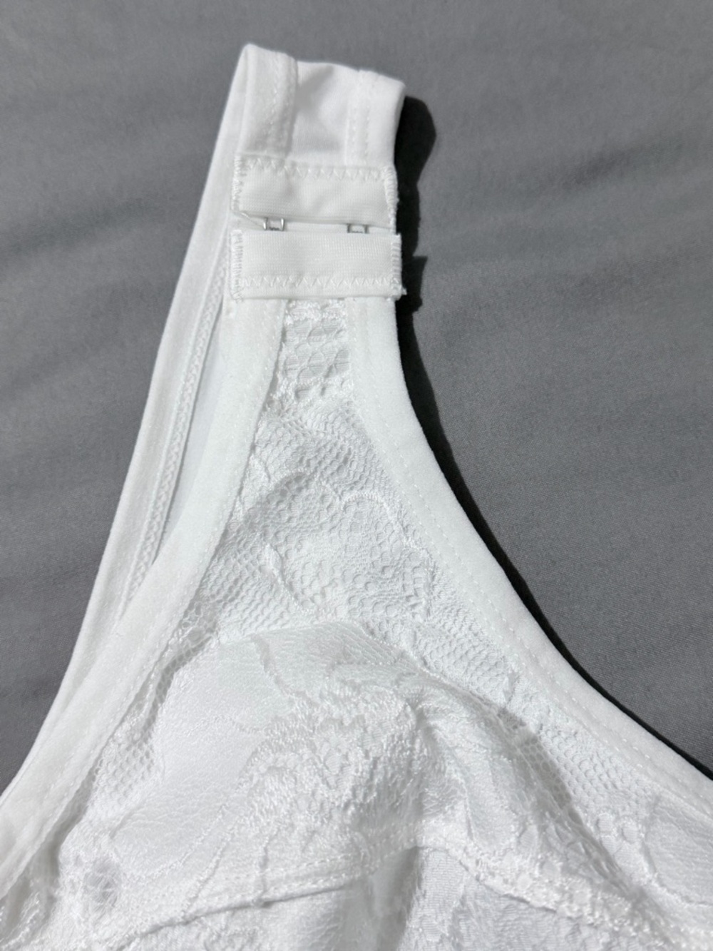 NEW Front-Close Lace Soft Support Bra - White - Picture 7 of 9